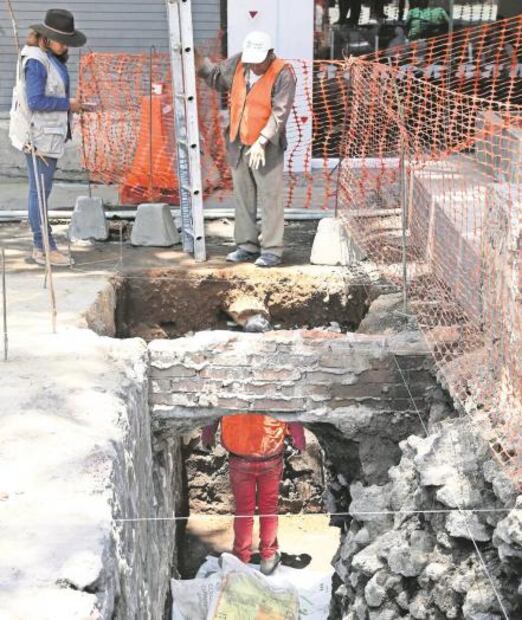 Hallan basamento mexica de 8 metros en Plaza Pino Suárez 