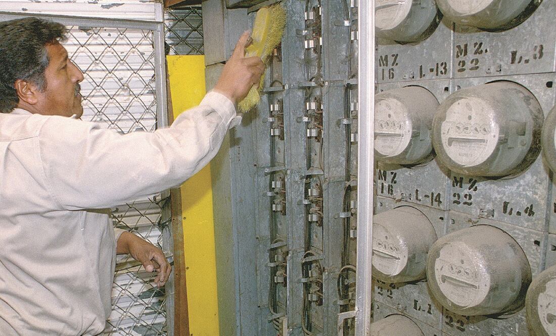 Cuatro empresas resultaron con contratos para proveer watthorímetros a la Comisión Federal de Electricidad, destacó la Cofece sobre la licitación. ARCHIVO EL UNIVERSAL