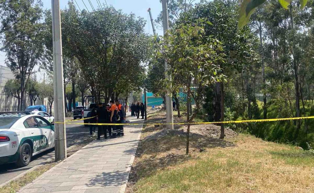 La zona fue acordonada mientras peritos de la Fiscalía General de Justicia de la Ciudad de México realizaban las indagatorias correspondientes para determinar las causas del fallecimiento. Foto: Especial