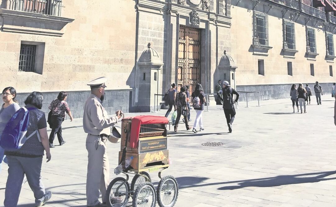 Cambio. Las vallas metálicas que durante años estuvieron frente a Palacio Nacional fueron retiradas. Foto: PERLA MIRANDA. EL UNIVERSAL