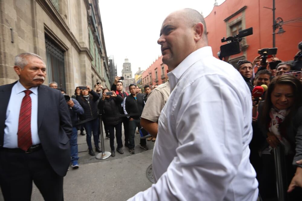 Confirma AMLO que sí rezó con LeBarón en reunión