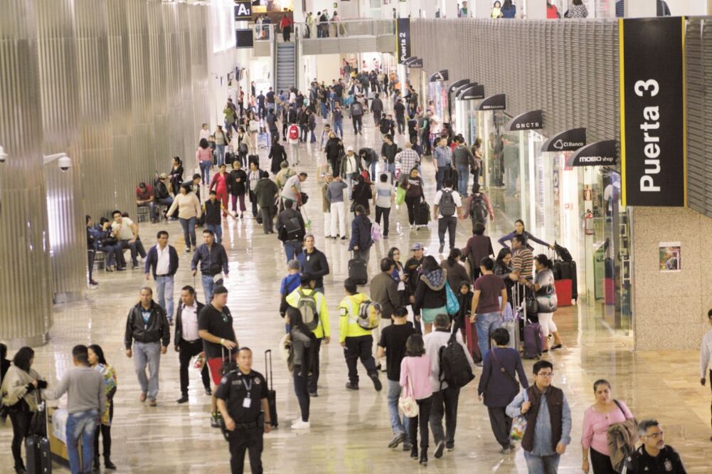 Aeroméxico informó que este año se logró detectar el caso de un menor de edad que iba a ser traficado en el AICM. Foto: ARCHIVO EL UNIVERSAL