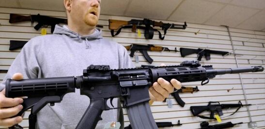Rifles de asalto, un arma letal demasiado fácil de adquirir en Estados Unidos