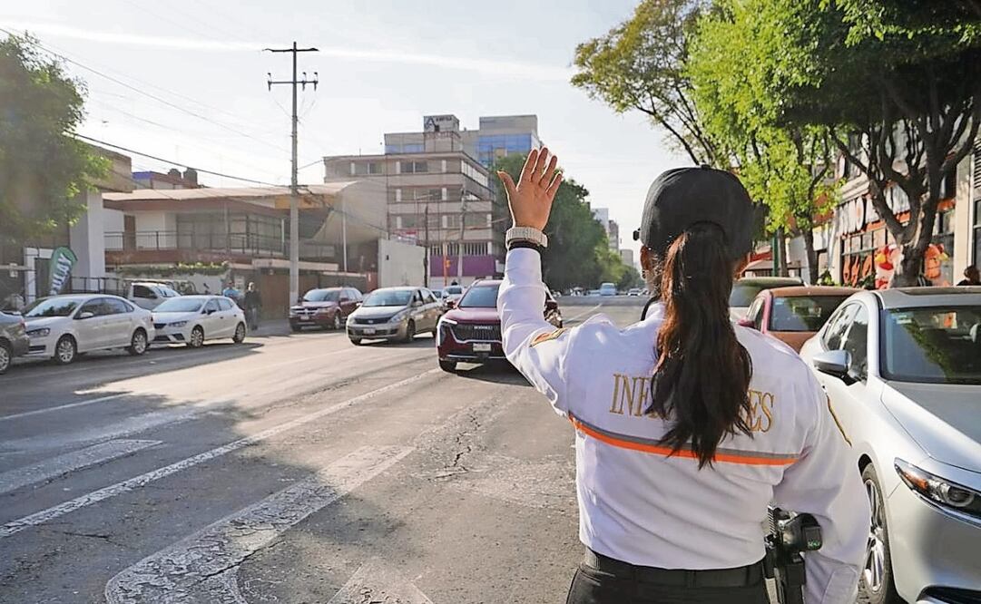 En Naucalpan la activación de las multas empezará cuando los policías cuenten con terminales electrónicas y cámara corporal, indicó el edil. Foto: Especial