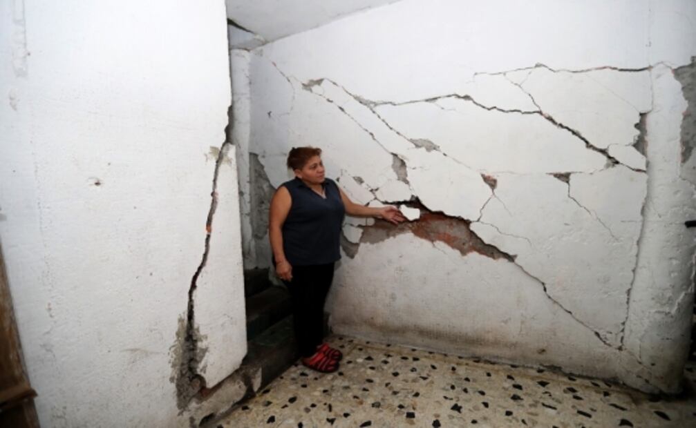 Vivir en la calle o en un edificio en ruinas, dilema de damnificados del 19S