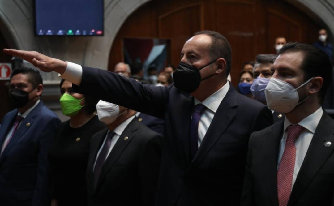 Foto: Especial/ El Universal/ José Luis Cervantes tomando protesta como nuevo Fiscal del Edomex