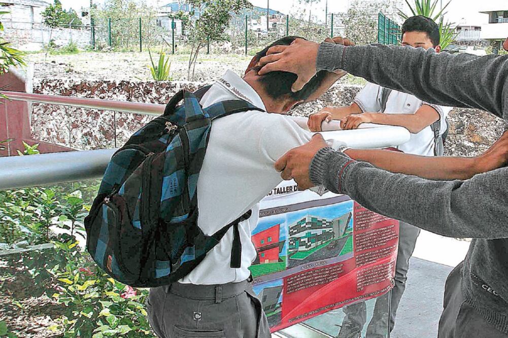 Especialistas señalan que los niños recurren a esta práctica debido a problemas familiares, de autoestima o bullying (ARCHIVO EL UNIVERSAL)