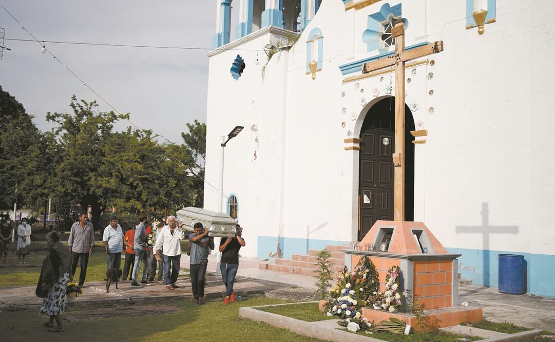  La masacre en San Miguel Totolapan, en la Tierra Caliente de Guerrero, no sorprendió a ninguna autoridad, señalan pobladores, pues la delincuencia opera hace años. Foto: AP.