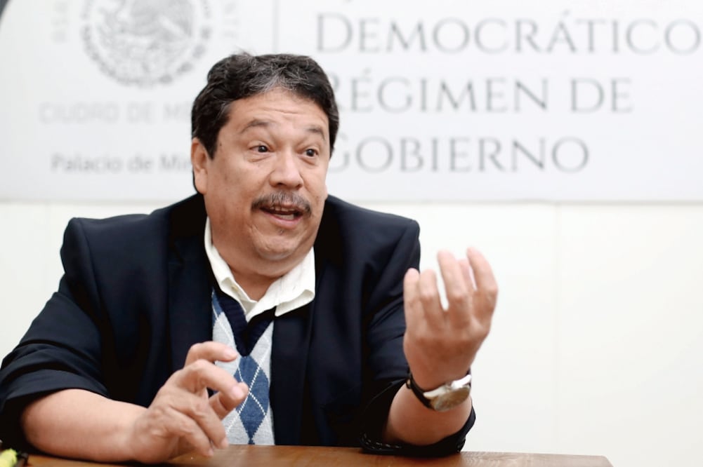 Raúl Bautista, presidente de la comisión de Ciudadanía, Ejercicio Democrático y Régimen de Gobierno en la Asamblea Constituyente, de Morena, dijo que las administraciones deben entender que no se puede gobernar alejado de la población (GERMÁN ESPINOSA)