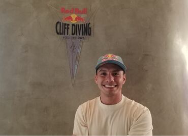 Jonathan Paredes brinda clase de clavados de altura y presume su documental en 360 grados