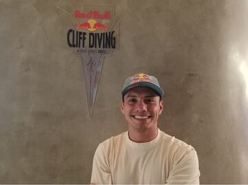 Jonathan Paredes brinda clase de clavados de altura y presume su documental en 360 grados