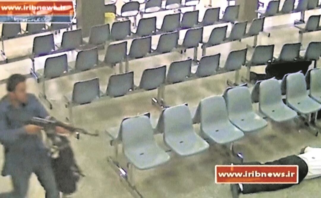 En video. Ayer se dieron a conocer imágenes de video de los momentos del ataque dentro del Parlamento de Irán. (REUTERS)