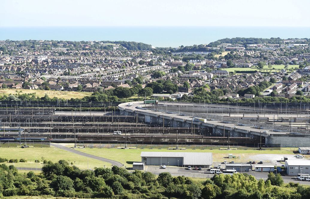 Se trata de una compleja infraestructura que comprende dos terminales, una de 650 hectáreas en la boca francesa, y otra de 150 en la británica. Foto: Archivo