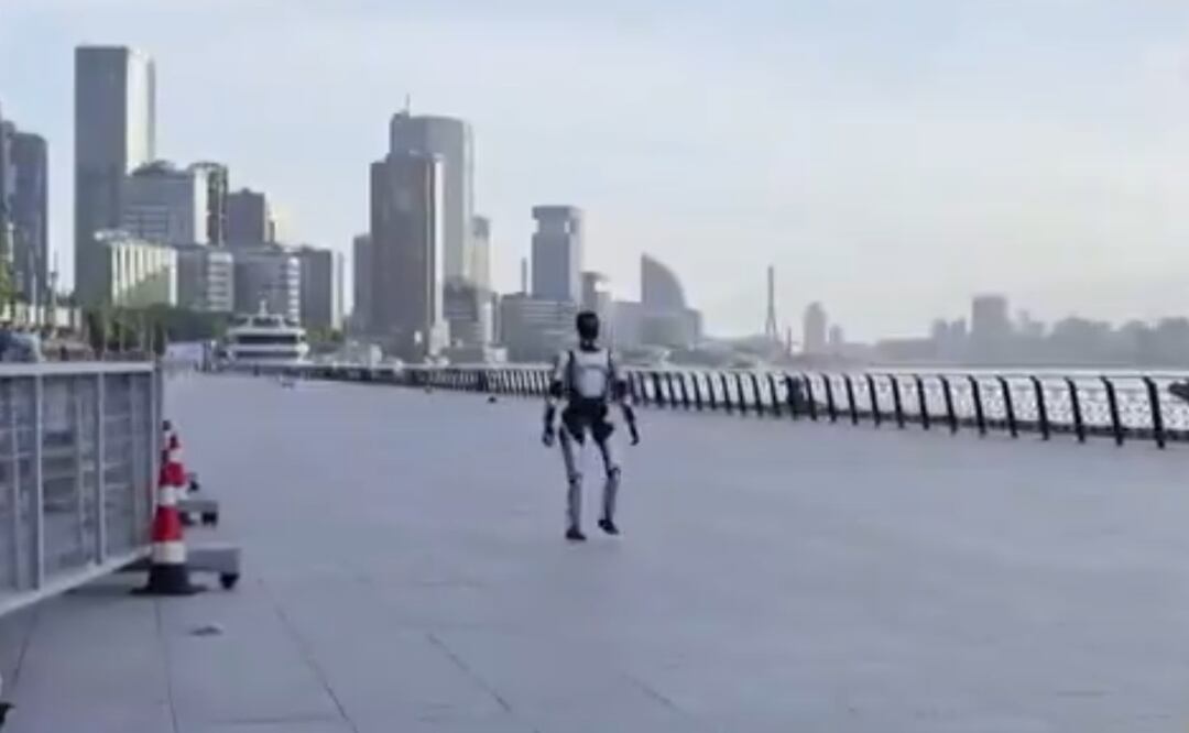 Las grandes tecnológicas están invirtiendo enormes sumas en inteligencia artificial física y según Morgan Stanley el mundo podría tener más de mil millones de robots humanoides para 2050. Imagen: Tomada de video / @AFP