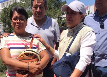 Abuelos exigen que les entreguen a hijo de padres que agredieron a maestra en Cuautitlán Izcalli