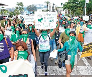 Parteras y médicas, las primeras feministas