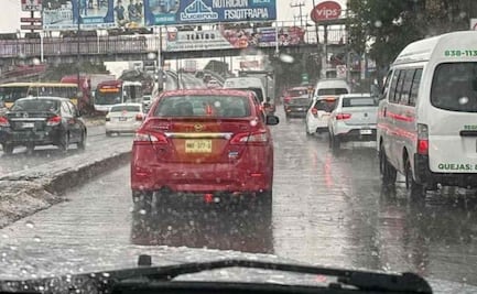 Lluvia ocasiona caos en Vía José López Portillo; automovilistas invaden el carril confinado del Mexibús Línea 2