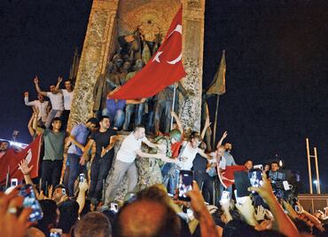 Asciende a 90 muertos saldo de alzamiento militar en Turquía