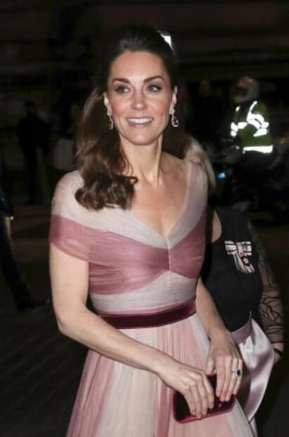 Kate Middleton impacta en Londres con su vestido de princesa