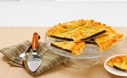 Hornea esta tarta de hojaldre con crema de avellana