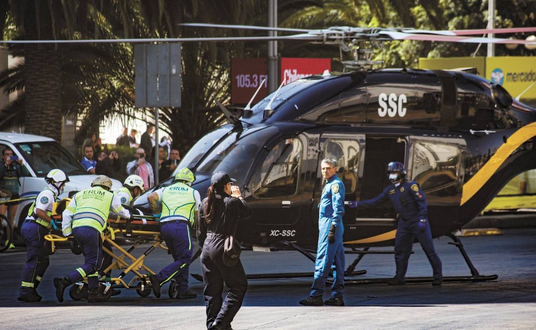 Simulacro en caso de catástrofes luego de un sismo en Av Juárez y el cruce con Reforma. Se activan los protocolos de Protección Civil. Foto: Luis Camacho / EL UNIVERSAL
Foto: Luis Camacho | El Universal