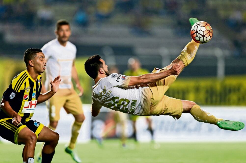 Los Pumas, pese a la derrota, mantienen el liderato de su grupo (FERNANDO LLANO. AP)