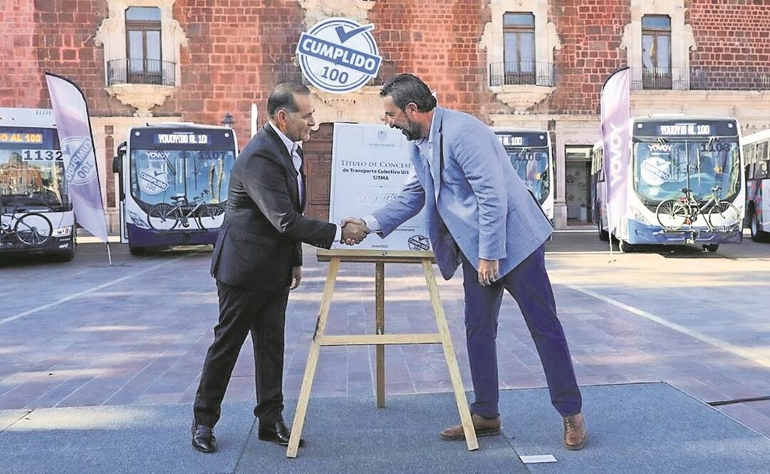 El gobernador Martín Orozco Sandoval anunció la nueva concesión para cambiar el actual modelo de transporte público en la entidad. Foto: Especial.