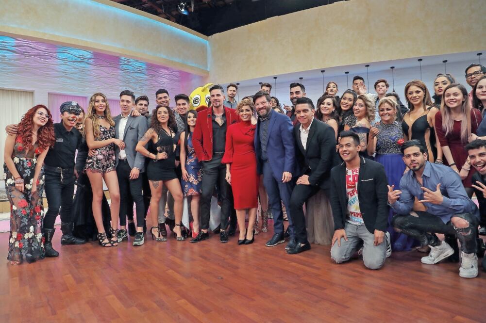 Enamorándonos cumplió 400 programas al aire y lo celebró con todo su elenco. (JUAN CARLOS REYES. EL UNIVERSAL)