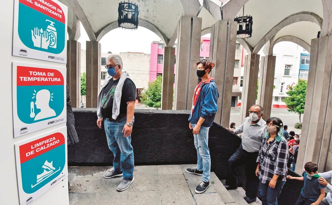 El especialista Rodrigo Ibarra consideró necesario solicitar a las personas el comprobante de vacunación en cualquier lugar. Foto: ARCHIVO EL UNIVERSAL