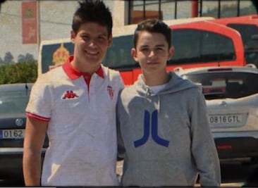 Álvaro Fidalgo da la bienvenida en el América a Jorge Meré