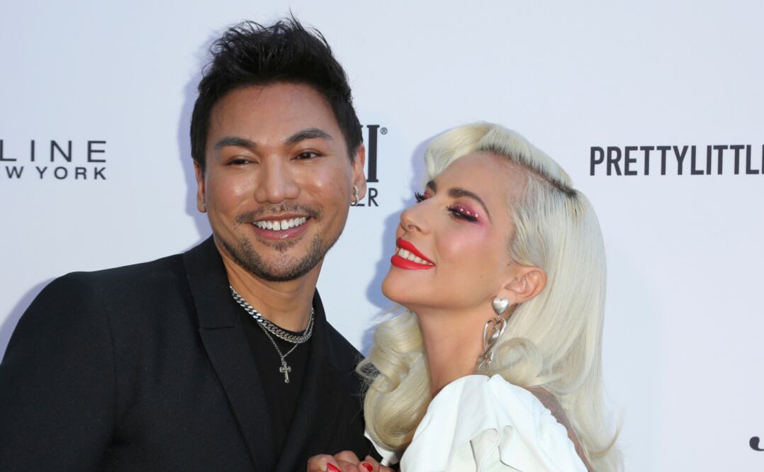 La cantante y actriz ganadora del Oscar lució un look que no fue nuestro favorito. Foto: AP