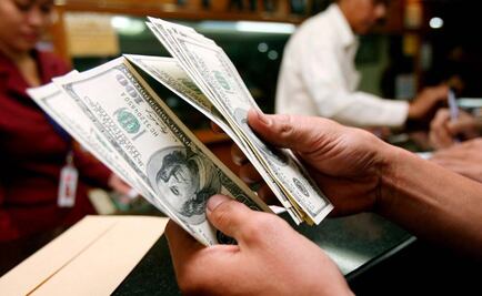 Dólar cierra en $16.92; la BMV gana 0.62%