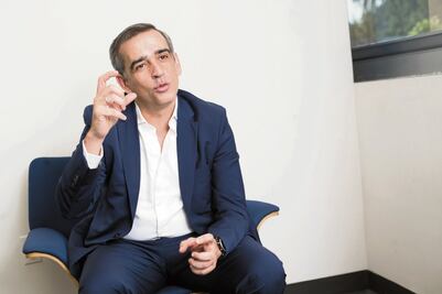 El plan: popularizar lentes de contacto