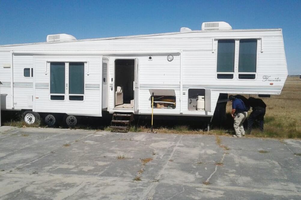 Decomiso. A Orson William Black le confiscaron 65 piezas de animales exóticos disecados, así como 12 vehículos. (ESPECIAL)