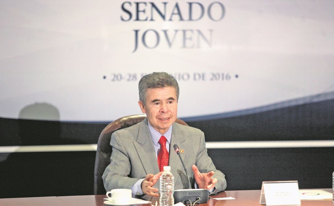 Enrique Burgos García, presidente de la Comisión de Puntos Constitucionales del Senado, pidió que el movimiento magisterial diga, “primero las clases, primero la niñez” (Foto: Archivo/El Universal)