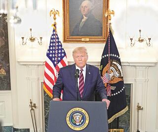 Frente a la amenaza, Trump optó por mentir