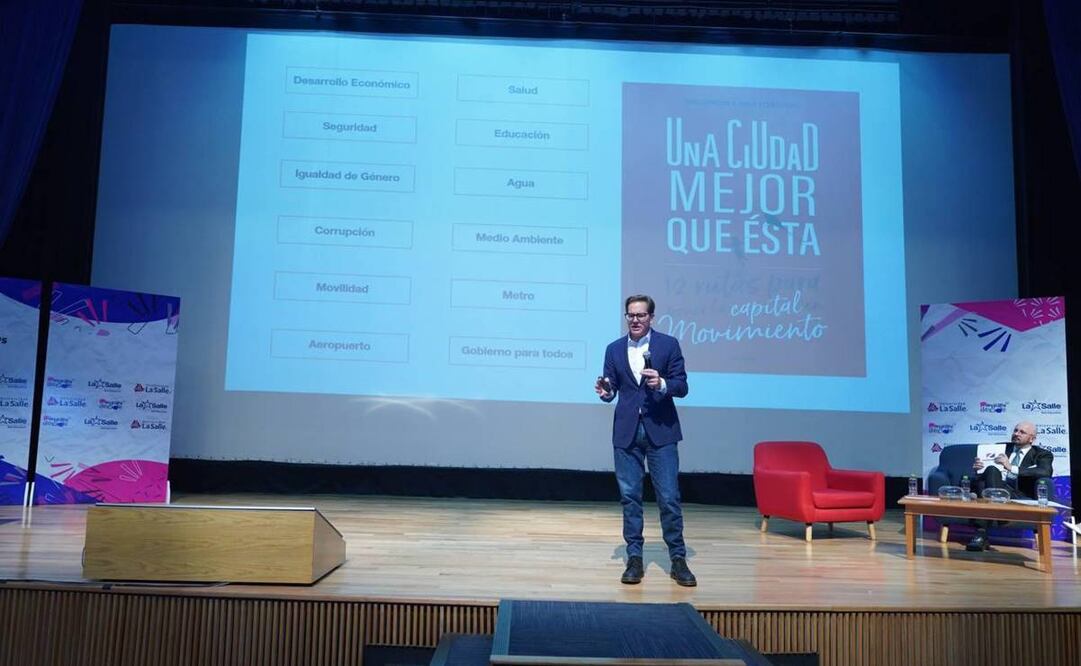 Salomón Chertorivski durante una platica que sostuvo con alumnos de la Universidad La Salle. Foto: Especial