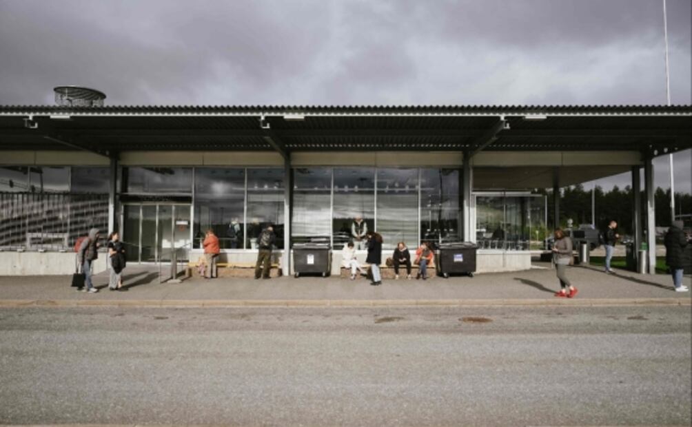 Rusia dejará de expedir pasaportes a personas movilizadas; Finlandia afina veto a turistas rusos