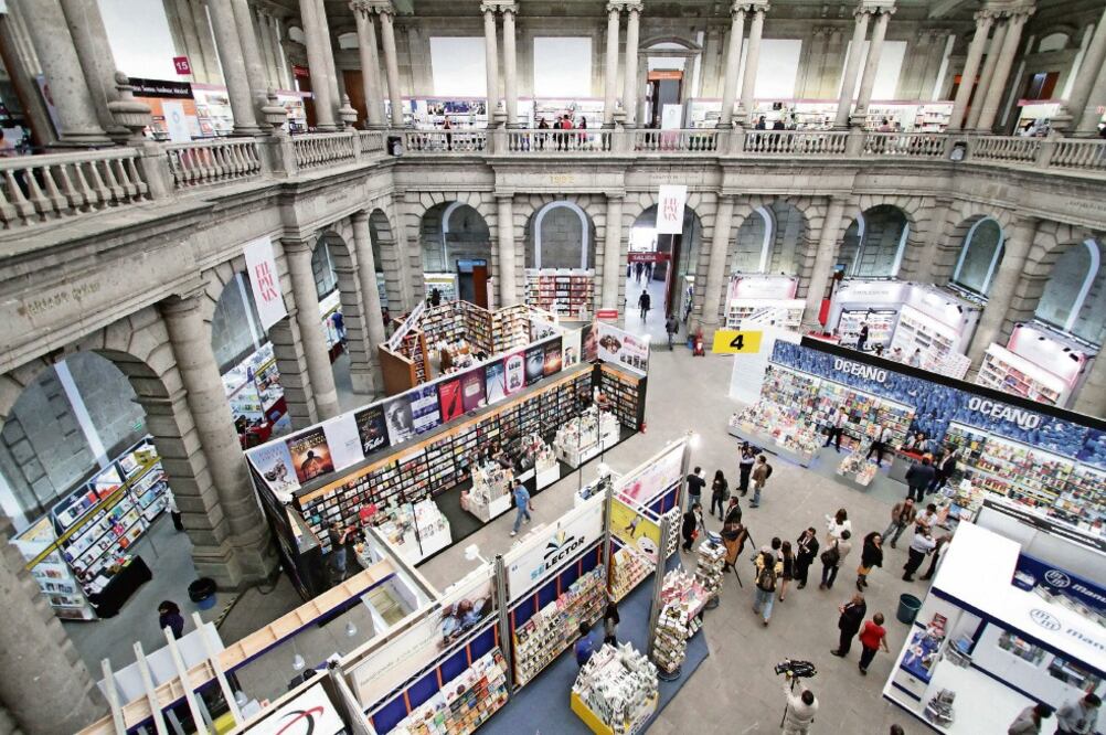 A lo largo de 12 días, el público podrá ver en La Feria a autores de la talla de Alberto Ruy Sánchez, Juan Ramón de la Fuente, Juan Villoro, Rosa Beltrán, Ana García Bergua, Vicente Quirarte, Ignacio Solares y Benito Taibo, entre otros. (ARCHIVO EL UNIVE)