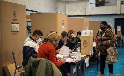 Crisis y escándalos de Alberto Fernández en la pandemia sellan derrota del oficialismo en Argentina