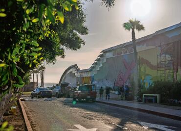 Artistas pintan paz en la frontera con EU