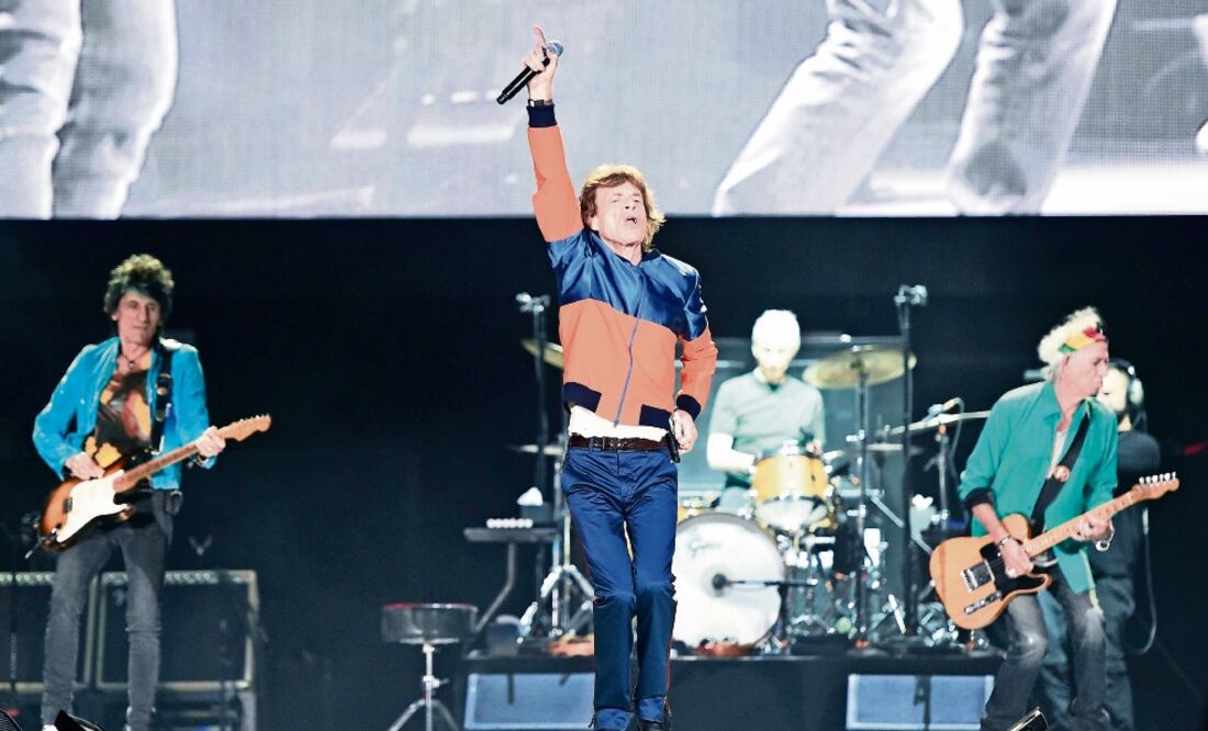 Mick Jagger, con chaqueta roja y azul, y las guitarras excitantes de Keith Richards y Ron Wood (FOTO: AP)