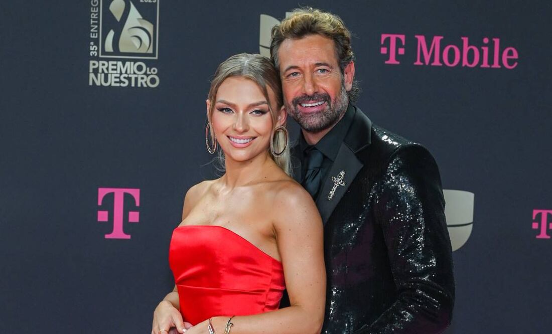 De nuevo, la pareja se dejó ver enamorada. Archivo EFE.