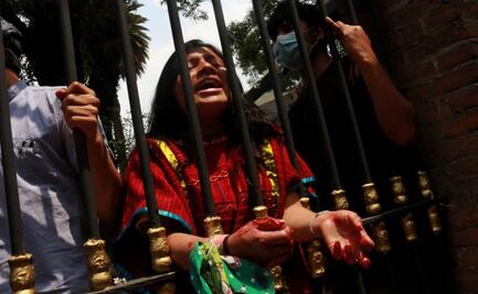 Desplazadas triquis toman Segob para exigir retorno seguro a Oaxaca; Encinas rechaza recibirlas