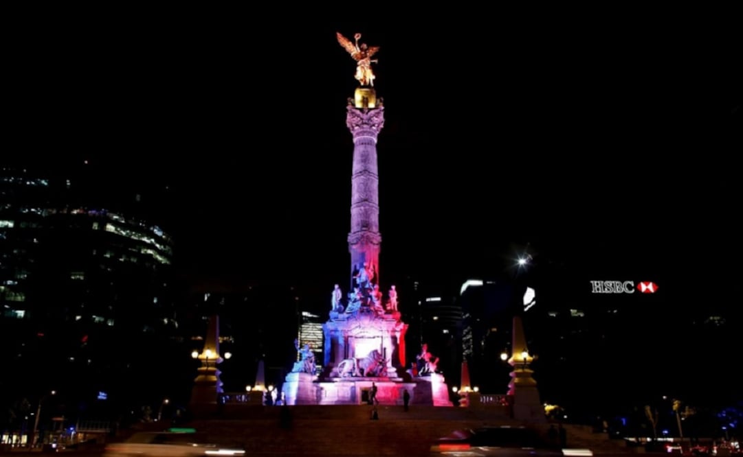 The Angel of Independence monument and the Senate building were lit in the colors of the French flag. (Photo: Reuters) 