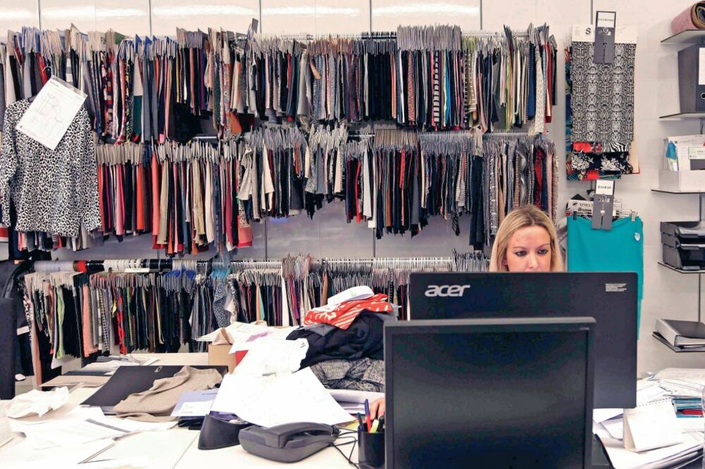 De acuerdo con la Canaintex, ahora no solamente se roban los productos terminados, sino que los grupos criminales ya van hasta por hilos y telas (ARCHIVO EL UNIVERSAL)