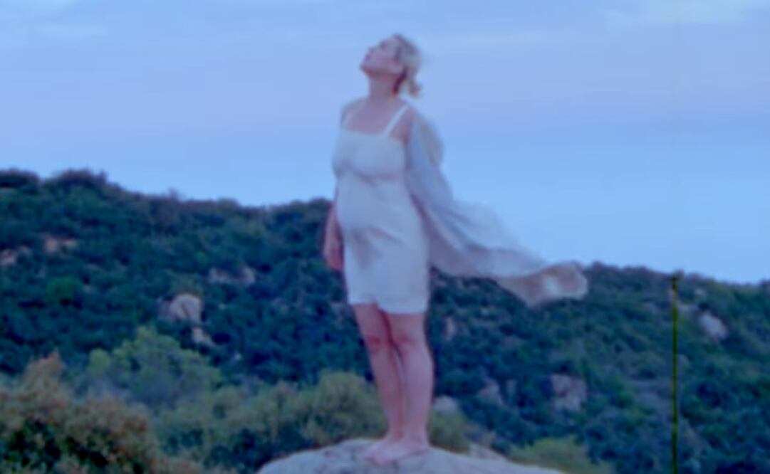 Katy Perry luce su embarazo. Foto: Captura de pantalla