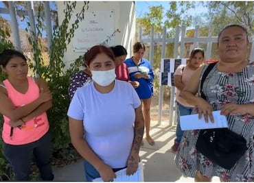 Madres protestan por acoso y abuso sexual en telesecundaria de BCS; alumnas señalan a un prefecto
