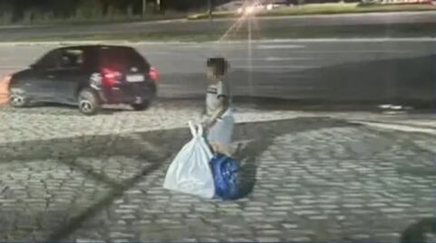 Pareja intentó abandonar a un niño de 8 años en dos lugares diferentes en Brasil