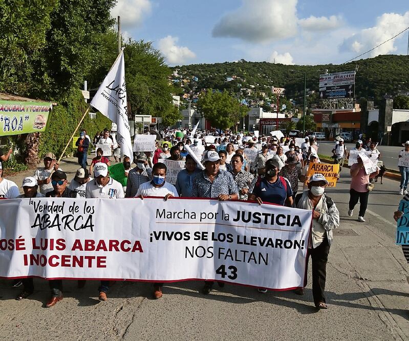 Familiares y amigos del exalcalde de Iguala, José Luis Abarca, se manifestaron el domingo pasado para exigir su liberación. Foto: EFE